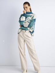 Βανίλια ψηλόμεση faux-leather παντελόνα με διπλές πιέτες μπροστά, πλαϊνές τσέπες και κλείσιμο με κρυφό φερμουάρ και κουμπί μπροστά Attrattivo 
