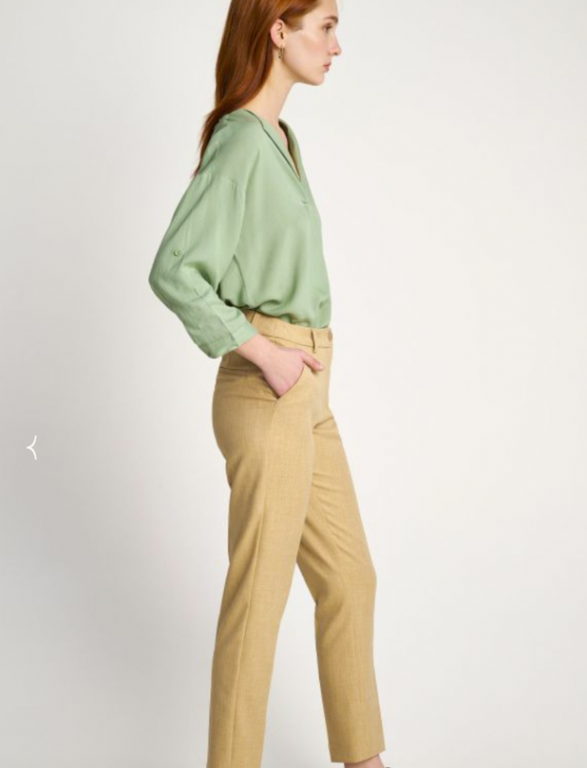 Μπεζ ψηλόμεσο παντελόνι σε ίσια γραμμή, office style, με πλαϊνές τσέπες και κλείσιμο με κρυφό φερμουάρ και κουμπί Attrattivo