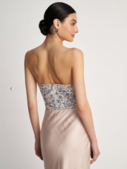Εμπριμέ ασημί strapless μπλούζα-μπούστο με κεντημένες παγιέτες και κλείσιμο μ φερμουάρ στην πλάτη Attrattivo 