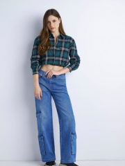 Blue Jean ψηλόμεσο cargo παντελόνα με μαγάλες πλαΪνές τσέπες, σταθερό ύφασμα και χαλαρή γραμμή Attrattivo