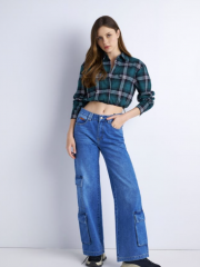 Blue Jean ψηλόμεσο cargo παντελόνα με μαγάλες πλαΪνές τσέπες, σταθερό ύφασμα και χαλαρή γραμμή Attrattivo