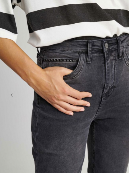 Γκρι ψηλόμεσο regular fit jean παντελόνι με μικρά ξεβάμματα, τετράγωνες τσέπες πίσω και κλείσιμο με φερμουάρ και κουμπί μπροστά Attrattivo