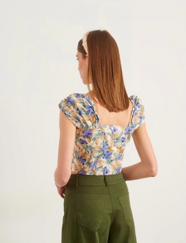 Floral printed λιλά-μπεζ cropped top σε σταθερό ύφασμα, σούρες με εσωτερικό λάστιχο στους ώμους και κούμπωμα με φερμουάρ στο πλαί Attrattivo