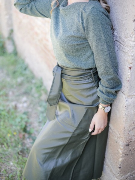 Λαδί  faux-leather midi φούστα σε Α γραμμή με εξωτερικά γαζιά και αποσπώμενη ζώνη Attrattivo