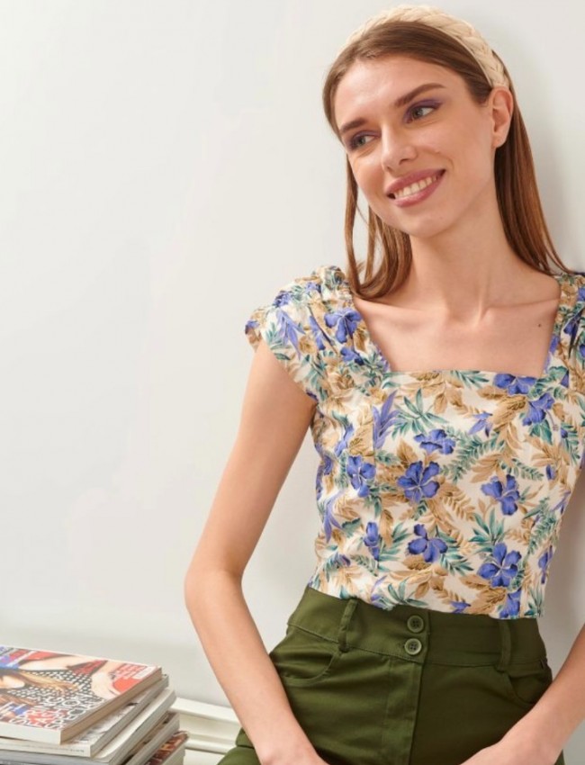 Floral printed λιλά-μπεζ cropped top σε σταθερό ύφασμα, σούρες με εσωτερικό λάστιχο στους ώμους και κούμπωμα με φερμουάρ στο πλαί Attrattivo