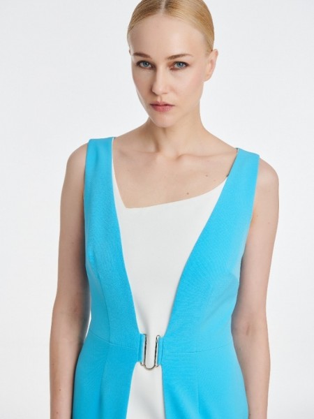 Γαλάζιο αμάνικο midi φόρεμα σε pencil γραμμή με ιδιαίτερο κόψιμο στο μπροστά μέρος και τετράγωνη λαιμόκοψη Badoo