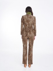 Animal printed κοτλέ μακρύ σακάκι σε μεσάτη γραμμή, με λαδί κοτλέ τελειώματα στα καπάκια στις τετράγωνες τσέπες και κουμπιά military style Badoo