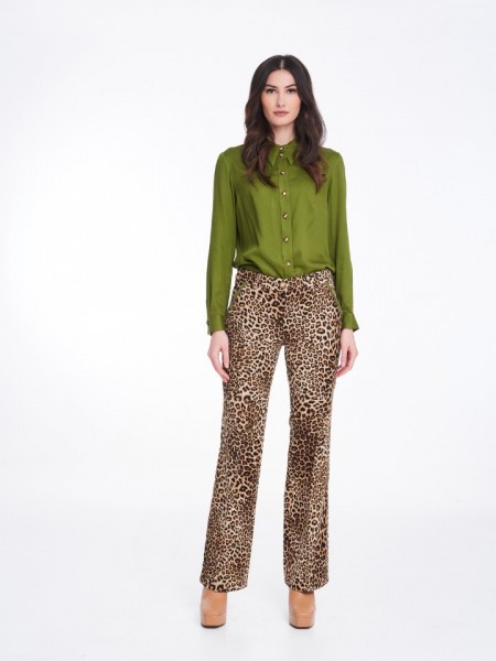 Animal printed κοτλέ ψηλόμεσο ελαστικό παντελόνι με λαδί κοτλέ τελειώματα στις ψεύτικες πλαϊνές τσέπες και κλείσιμο με κρυφό φερμουάρ και κουμπί military style Badoo