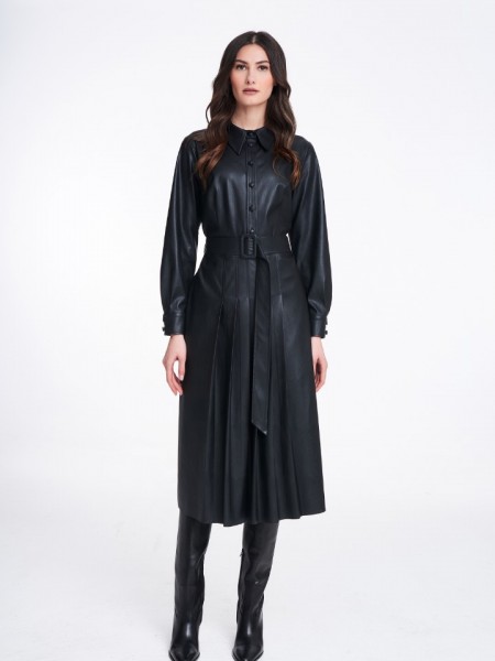 Μαύρο μακρυμάνικο faux-leather midi φόρεμα με πέτο γιακά και κουμπιά μπροστά, σε μεσάτη γραμμή, μπροστινές κουφόπιετες και αποσπώμενη υφασμάτινη ζώνη Badoo