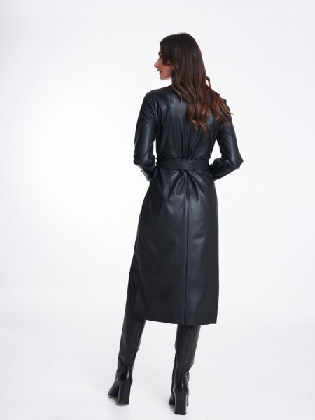 Μαύρο μακρυμάνικο faux-leather midi φόρεμα με πέτο γιακά και κουμπιά μπροστά, σε μεσάτη γραμμή, μπροστινές κουφόπιετες και αποσπώμενη υφασμάτινη ζώνη Badoo