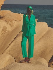 Πράσινο cupro σακάκι-jacket, σε ίσια γραμμή, με πέτο γιακά, ρυθμιζόμενο κορδόνι στην μέση, μπροστινές καπακωτές τσέπες και κλείσιμο με κουμπιά μπροστά Badoo