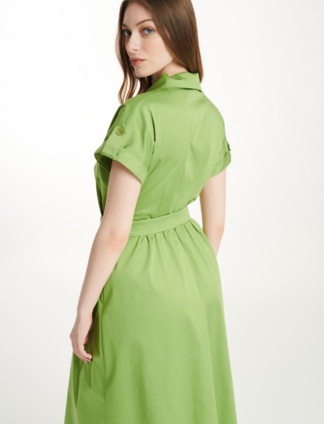 Πράσινο κοντομάνικο βαμβακερό midi shirt-look φόρεμα με φιλντισένια κουμπιά, ρεβέρ στα μανίκια, κρυφές τσέπες και αποσπώμενη υφασμάτινη ζώνη Badoo