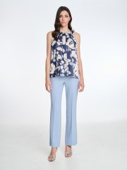 Floral printed μπλε σατέν αμάνικη μπλούζα, με halter λαιμόκοψη, παρτούς ώμους, σούρες μπροστά και μη αποσπώμενο φιόγκο στο πλάι Badoo