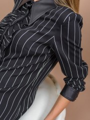 Ριγέ μαύρο μακρυμάνικο πουκάμισο με faux-leather πέτο γιακά και μανσέτες, βολάν μπροστά και ιδιαίτερα στρογγυλά κουμπιά Badoo
