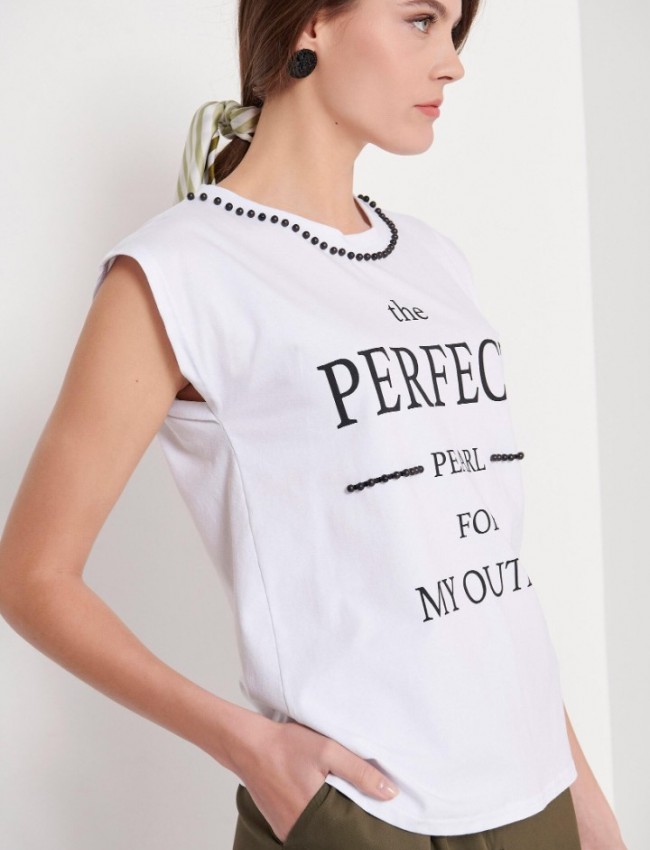 Λευκό κοντομάνικο βαμβακερό t-shirt με πέρλες και τύπωμα "THE PERFECT PEARL FOR MY OUTFIT" Bill Cost