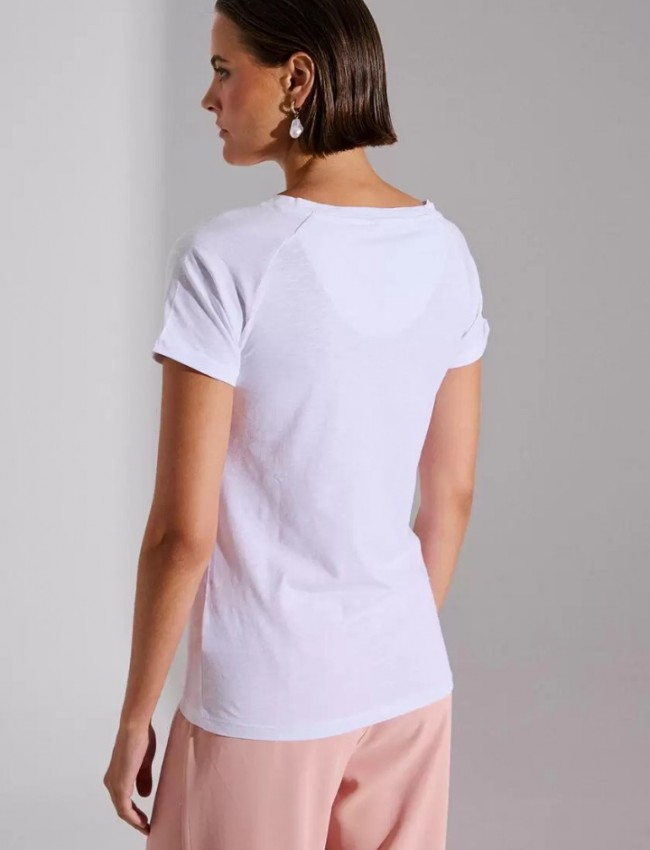 Λευκό κοντομάνικο t-shirt σε ίσια γραμμή με v-λαιμόκοψη και μπροστινό τύπωμα “be proud” Bill Cost 