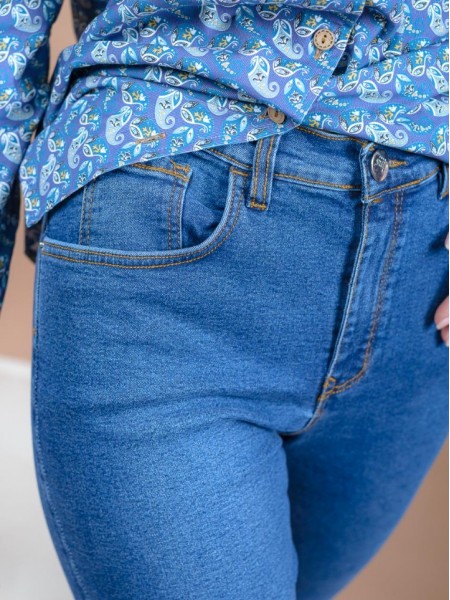 Blue jean ψηλόμεσο ελαστικό παντελόνι σε ίσια γραμμή με ταμπά γαζιά και κλείσιμο με κουμπί και φερμουάρ μπροστά Cms