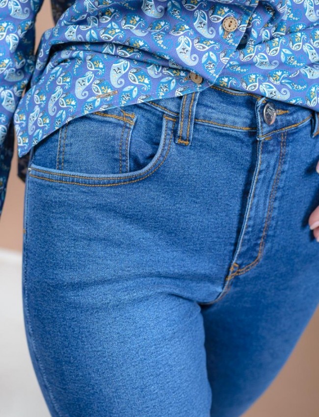 Blue jean ψηλόμεσο ελαστικό παντελόνι σε ίσια γραμμή με ταμπά γαζιά και κλείσιμο με κουμπί και φερμουάρ μπροστά Cms