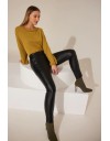 Μαύρο ψηλόμεσο faux-leather παντελόνι αστραγάλου με μπάσκα στην μέση, πλαϊνές τσέπες και μικρό άνοιγμα στο πλάι στον ποδόγυρο Enzzo