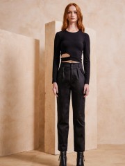 Μαύρο ψηλόμεσο slouchy-fit παντελόνι με πιέτες μπροστά, πλάγιες τσέπες και κλείσιμο με φερμουάρ και κουμπί μπροστά Enzzo