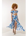 Floral printed γαλάζια ψηλόμεση maxi φούστα, με σκίσιμο μπροστά, αποσπώμενο υφασμάτινο λουλούδι και κλείσιμο με κρυφό φερμουάρ στο πλάι Enzzo 