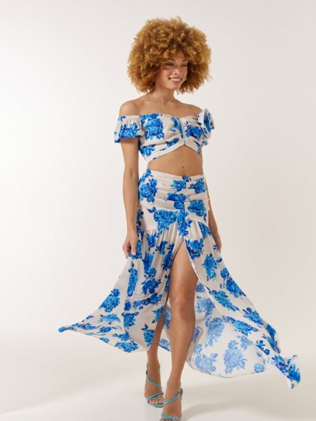 Floral printed γαλάζια ψηλόμεση maxi φούστα, με σκίσιμο μπροστά, αποσπώμενο υφασμάτινο λουλούδι και κλείσιμο με κρυφό φερμουάρ στο πλάι Enzzo 