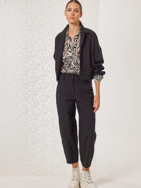Μαύρο ψηλόμεσο slouchy-fit παντελόνι Owen με πλαϊνές τσέπες, τετράγωνες πίσω και λάστιχο πίσω στην μέση Enzzo