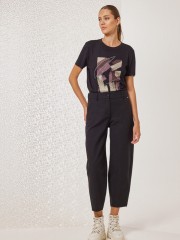 Μαύρο ψηλόμεσο slouchy-fit παντελόνι Owen με πλαϊνές τσέπες, τετράγωνες πίσω και λάστιχο πίσω στην μέση Enzzo