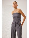 Ριγέ γκρι strapless μπλούζα Adaline με ιδιαίτερο σχεδιαστικό δέσιμο στο πλάι και κλείσιμο με φερμουάρ στην πλάτη Enzzo