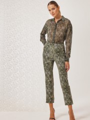 Animal printed χακί ψηλόμεσο ελαστικό παντελόνι Gabrielle αστραγάλου, σε ίσια γραμμή, χωρίς τσέπες πίσω και κλείσιμο με κρυφό φερμουάρ και κουμπί μπροστά Enzzo
