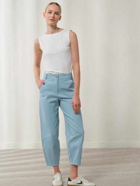 Σιελ ψηλόμεσο Brianna παντελόνι, σε slouchy fit γραμμή, με τετράγωνες τσέπες πίσω, πλάγιες μπροστινές τσέπες και κλείσιμο με κουμπί και κρυφό φερμουάρ μπροστά Enzzo  