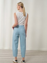 Σιελ ψηλόμεσο Brianna παντελόνι, σε slouchy fit γραμμή, με τετράγωνες τσέπες πίσω, πλάγιες μπροστινές τσέπες και κλείσιμο με κουμπί και κρυφό φερμουάρ μπροστά Enzzo  