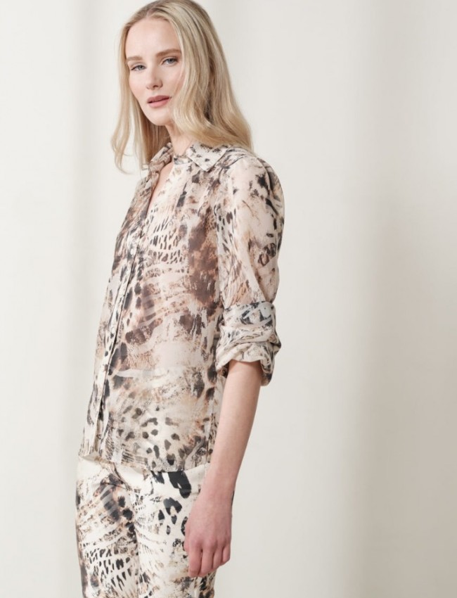 Animal print βανίλια μακρυμάνικο ημιδιάφανο Isabel πουκάμισο, σε ίσια γραμμή, με πέτο γιακά, μικρές σούρες στην πλάτη και λάστιχο στο τελείωμα στο μανίκι Ennzo 