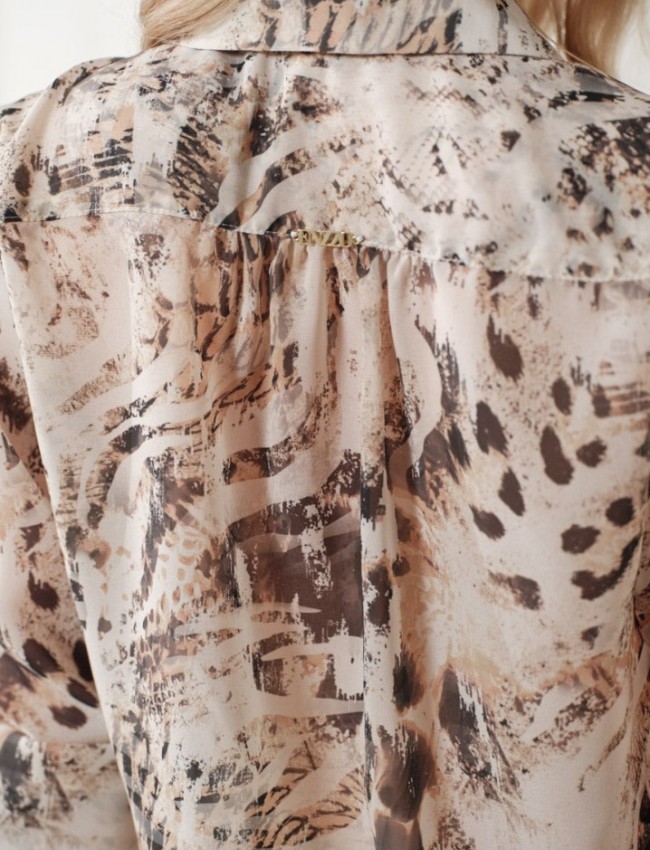 Animal print βανίλια μακρυμάνικο ημιδιάφανο Isabel πουκάμισο, σε ίσια γραμμή, με πέτο γιακά, μικρές σούρες στην πλάτη και λάστιχο στο τελείωμα στο μανίκι Ennzo 