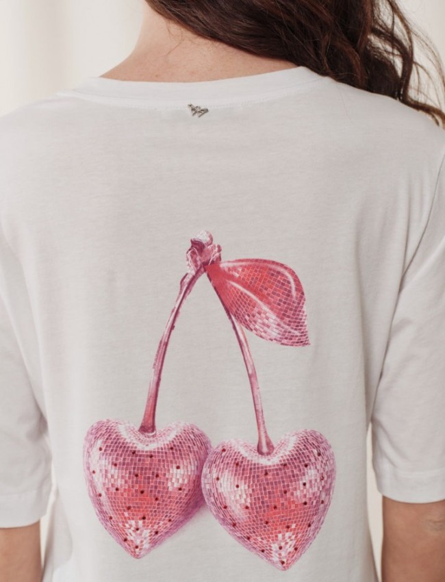 Λευκή oversized κοντομάνικη Cherry μπλούζα, με κλειστή στρογγυλή λαιμόκοψη και τύπωμα μπροστά και στην πλάτη Enzzo 