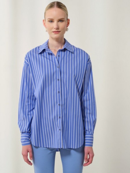 Ριγέ σιελ oversized μακρυμάνικο βαμβακερό πουκάμισο Niam με κουφόπιετα στην πλάτη, ρεγκλάν μανικοκόλληση και μπροστινό κλείσιμο με κουμπιά Enzzo
