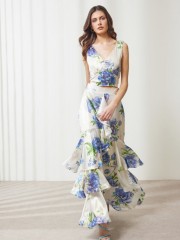 Floral printed μπλε μεταλλιζέ maxi Aubrey φούστα, με βολάν σε επίπεδα, κάθετο βολάν με μπροστινό σκίσιμο, λάστιχο πίσω στην μέση και κλείσιμο με κρυφό φερμουάρ στο πλάι Enzzo  