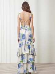 Floral printed μπλε μεταλλιζέ maxi Aubrey φούστα, με βολάν σε επίπεδα, κάθετο βολάν με μπροστινό σκίσιμο, λάστιχο πίσω στην μέση και κλείσιμο με κρυφό φερμουάρ στο πλάι Enzzo  