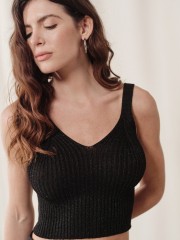 Μαύρο μεταλλιζέ αμάνικο πλεκτό Lillian τοπ, με φαρδιές τιράντες και V λαιμόκοψη Enzzo 
