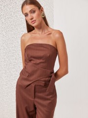 Ριγέ καφέ strapless μπλούζα Adaline με ιδιαίτερο σχεδιαστικό δέσιμο στο πλάι και κλείσιμο με φερμουάρ στην πλάτη Enzzo 
