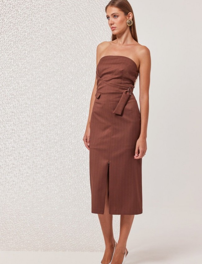 Ριγέ καφέ strapless μπλούζα Adaline με ιδιαίτερο σχεδιαστικό δέσιμο στο πλάι και κλείσιμο με φερμουάρ στην πλάτη Enzzo 