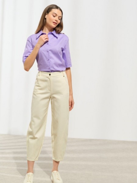 Βανίλια ψηλόμεσο Brianna παντελόνι, σε slouchy fit γραμμή, με τετράγωνες τσέπες πίσω, πλάγιες μπροστινές τσέπες και κλείσιμο με κουμπί και κρυφό φερμουάρ μπροστά Enzzo  