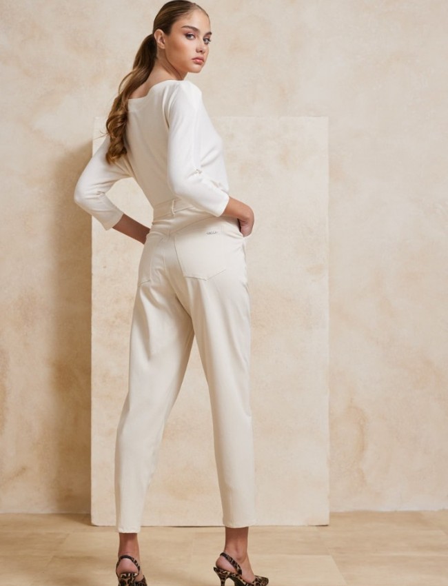 Βανίλια ψηλόμεσο slouchy-fit παντελόνι με πιέτες, πλαϊνές τσέπες και κλείσιμο με φερμουάρ Enzzo