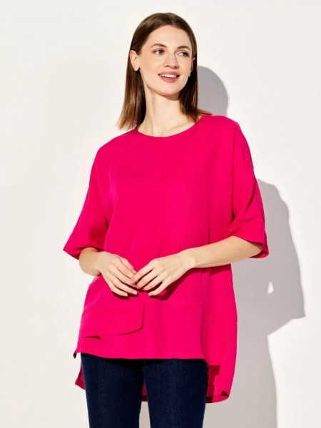 Φούξια oversized μπλούζα με ανοιχτή στρογγυλεμένη λαιμόκοψη, ρεγκλάν μανικοκόλληση και ασύμμετρο τελείωμα με ανοίγματα Forel