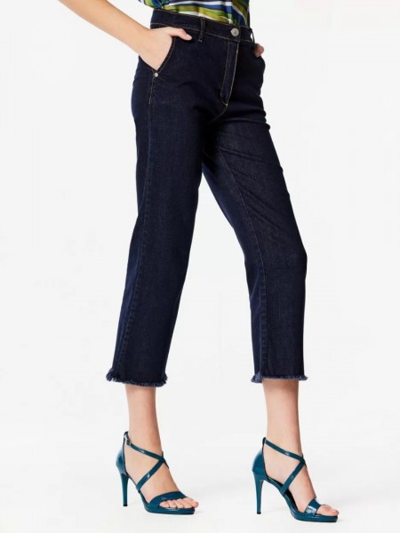 Blue jean ψηλόμεσο ελαστικό jean capri με πλαϊνές τσέπες και ξέφτια στο τελείωμα Forel