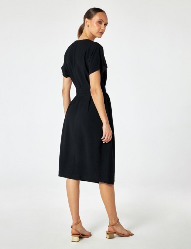 Μαύρο κοντομάνικο shirt look midi φόρεμα με αποσπώμενη υφασμάτινη ζώνη Forel