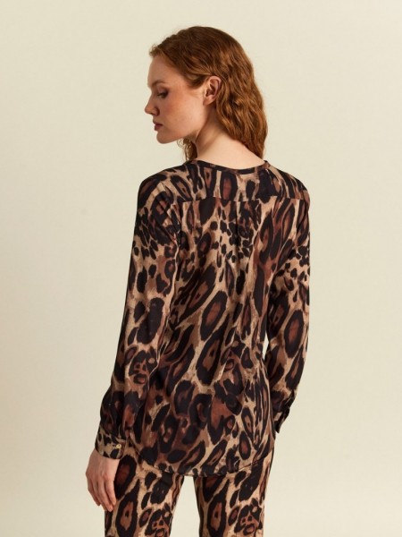 Animal printed μαύρο μακρυμάνικο πουκάμισο σε ίσια γραμμή, με χρυσά κουμπιά, μικρό τσεπάκι μπροστά και κουφοπιέτα στην πλάτη Forel