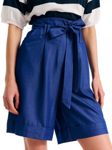 Blue Jean tencel ψηλόμεση βερμούδα με πιέτες ψηλά, πλαϊνές τσέπες, ρεβέρ στο τελείωμα και αποσπώμενη ζώνη Forel 