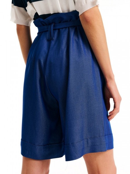 Blue Jean tencel ψηλόμεση βερμούδα με πιέτες ψηλά, πλαϊνές τσέπες, ρεβέρ στο τελείωμα και αποσπώμενη ζώνη Forel 