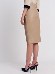 Μπεζ faux-leather ψηλόμεση midi φούστα σε ίσια γραμμή, με διακοσμητικές ραφές και κουφόπιετα πίσω Forel 
